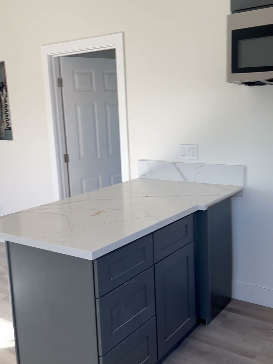 Kitchen peninsula with stone-look top